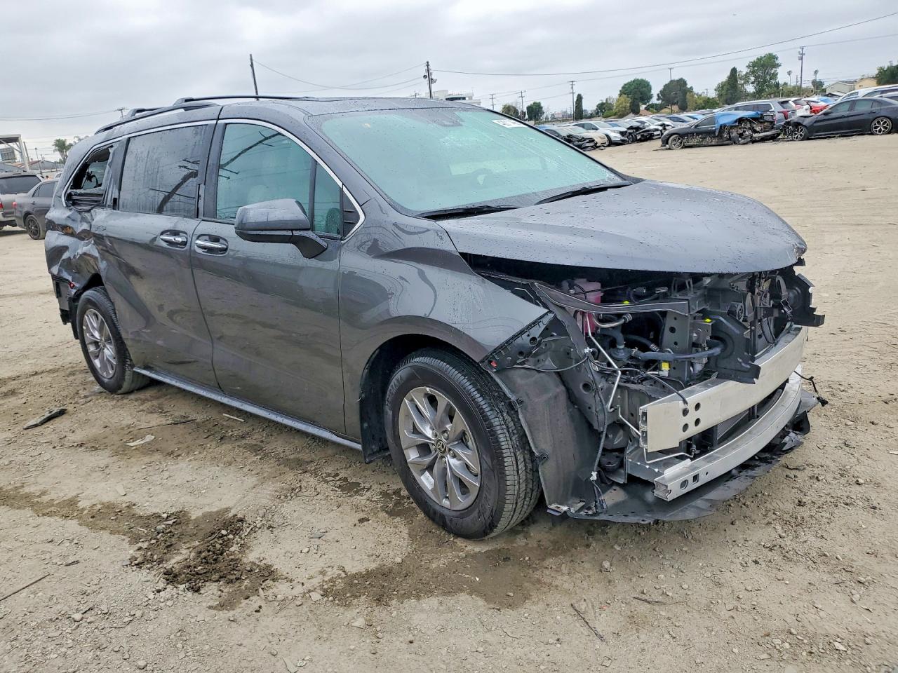 2025 TOYOTA SIENNA XLE 8-PASSENGER photo 10