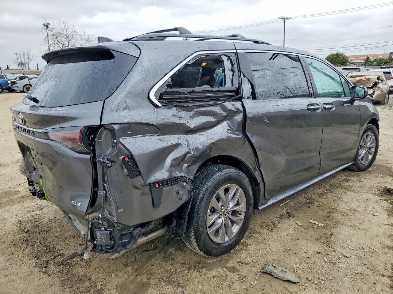 2025 TOYOTA SIENNA XLE 8-PASSENGER photo 7