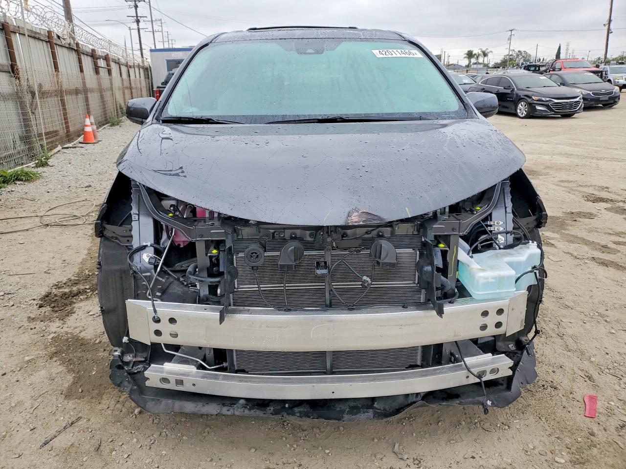 2025 TOYOTA SIENNA XLE 8-PASSENGER photo 13
