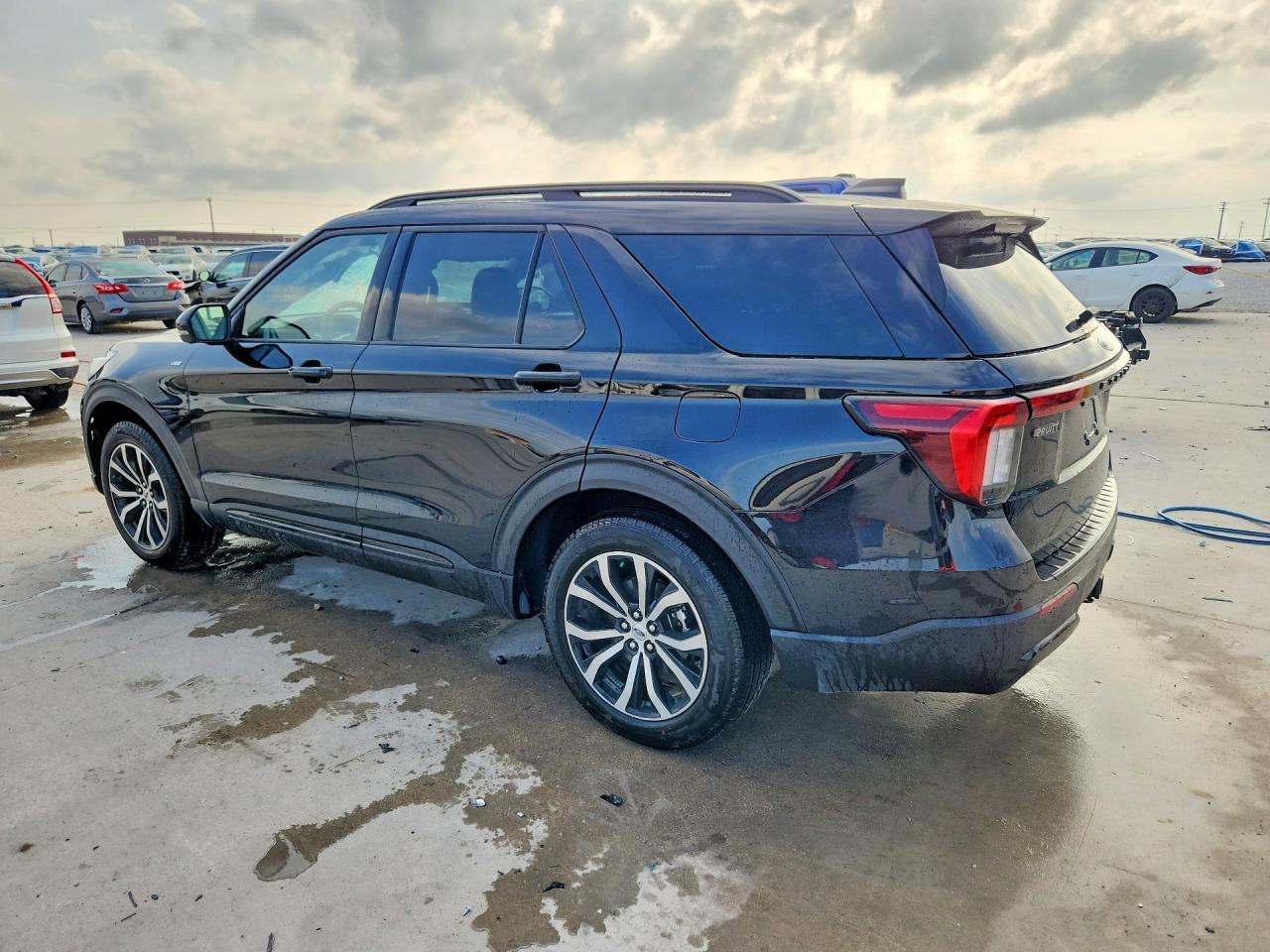 2025 FORD EXPLORER ST-LINE photo 3