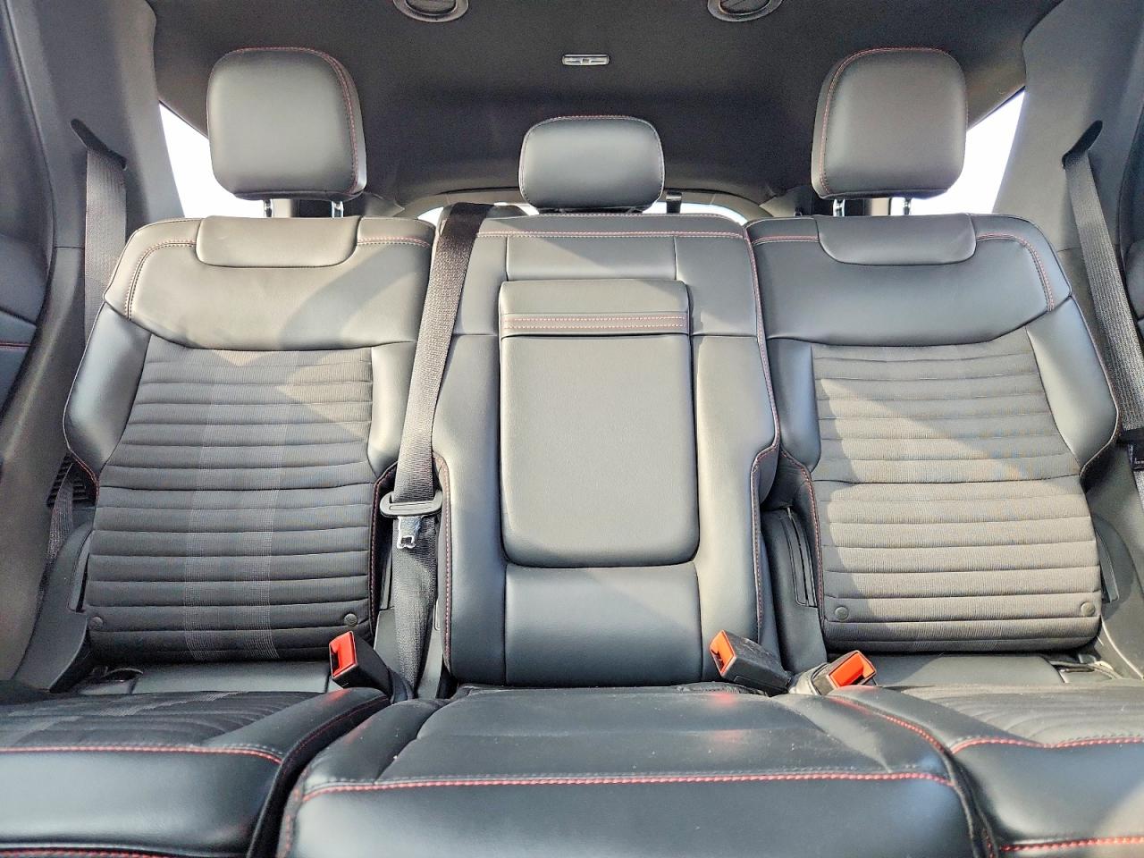 2025 FORD EXPLORER ST-LINE photo 19