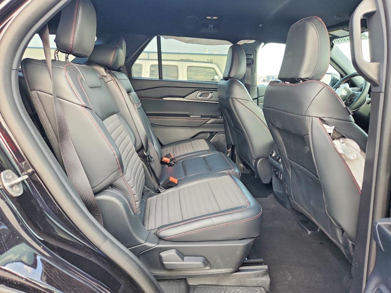 2025 FORD EXPLORER ST-LINE photo 21