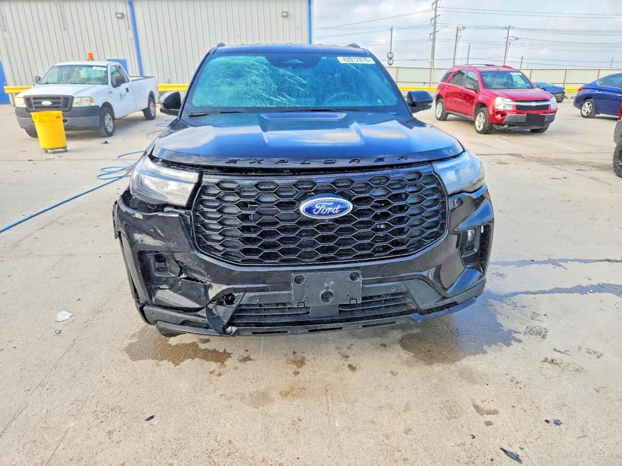 2025 FORD EXPLORER ST-LINE photo 9