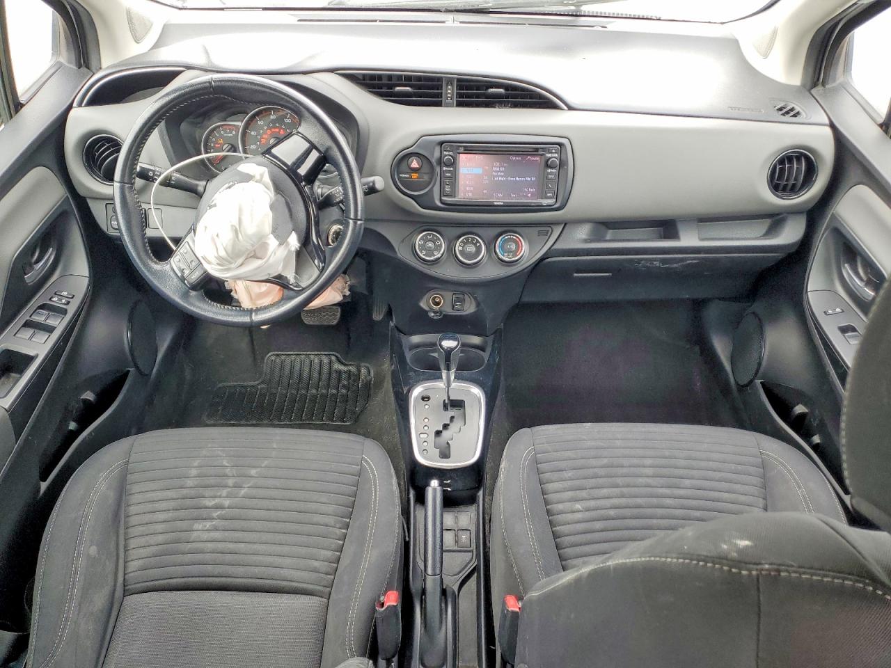 2016 TOYOTA YARIS photo 15