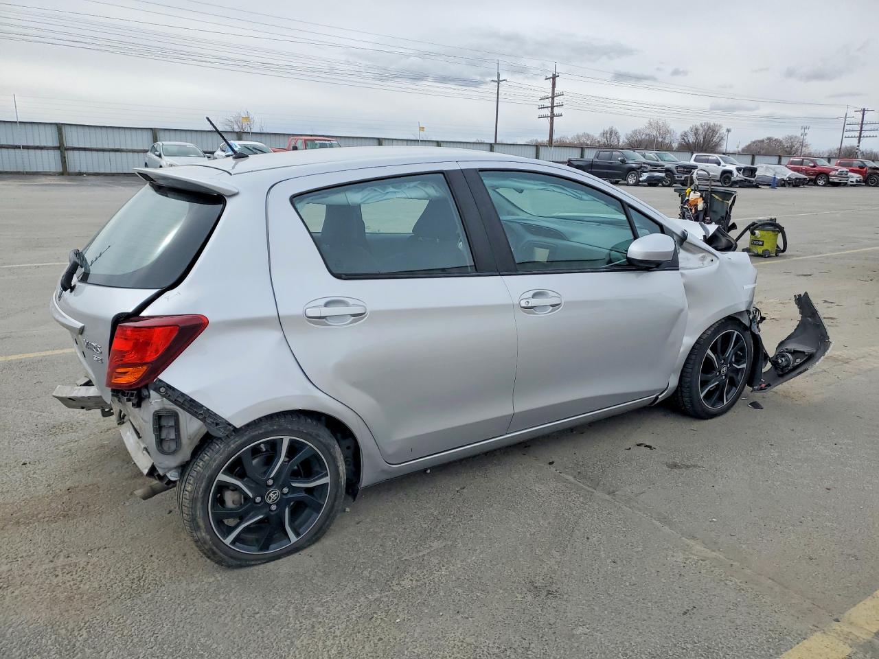 2016 TOYOTA YARIS photo 5