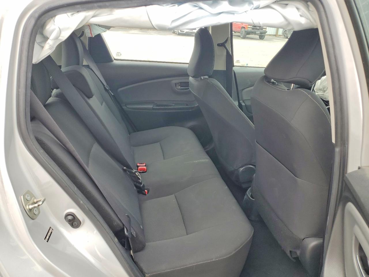 2016 TOYOTA YARIS photo 19