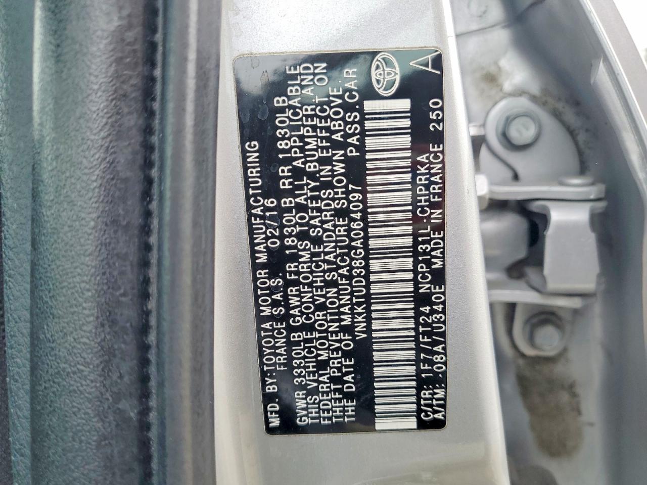 2016 TOYOTA YARIS photo 25