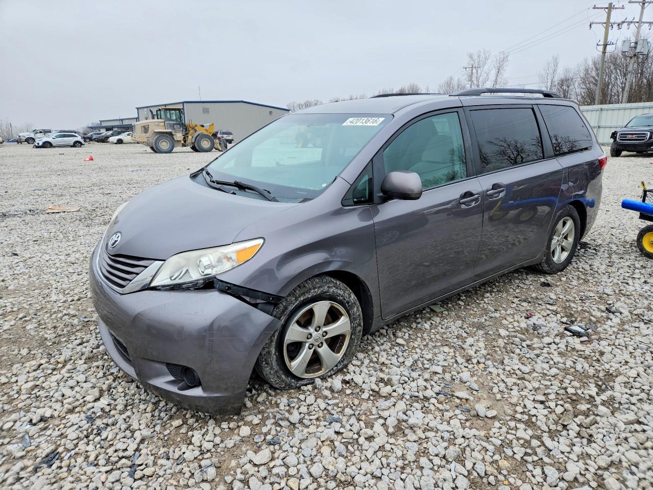 2015 TOYOTA SIENNA LE 8-PASSENGER — FRONT END damage — photo 1