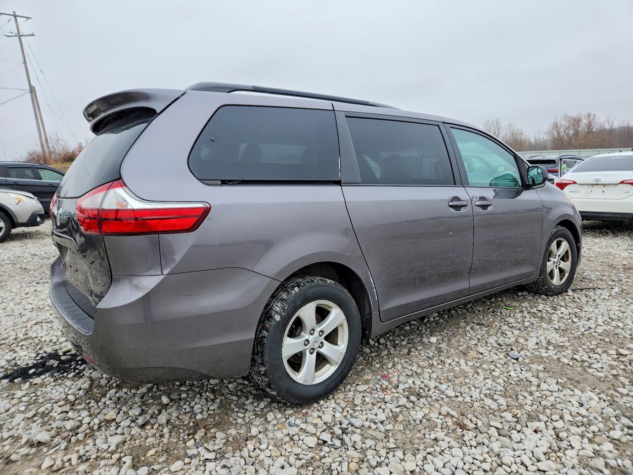 2015 TOYOTA SIENNA LE 8-PASSENGER photo 5
