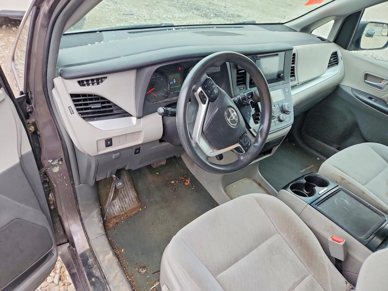 2015 TOYOTA SIENNA LE 8-PASSENGER photo 15