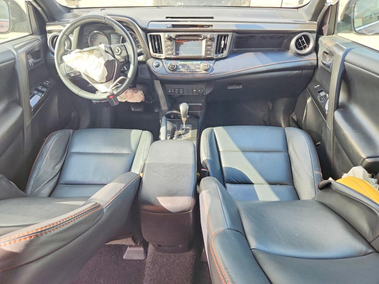 2018 TOYOTA RAV4 SE photo 29
