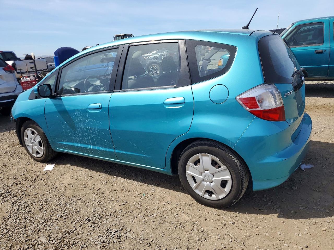2013 HONDA FIT photo 2