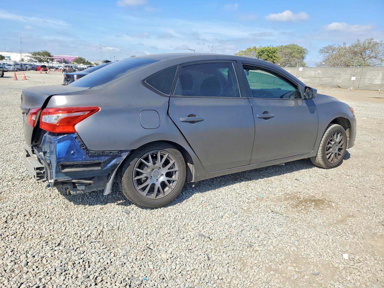 2017 NISSAN SENTRA S photo 5