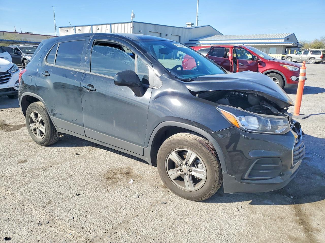 2022 CHEVROLET TRAX LS photo 4