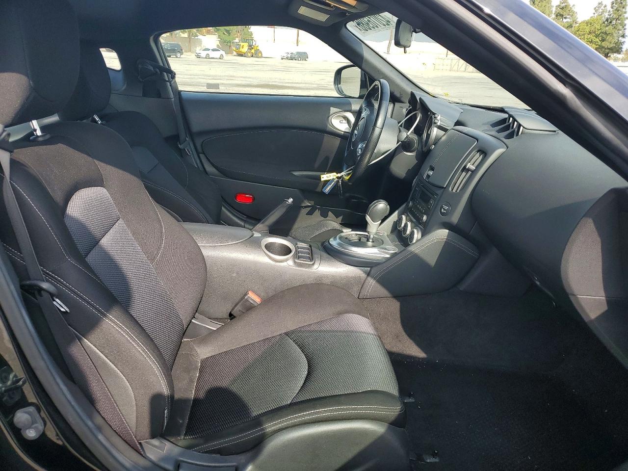 2015 NISSAN 370Z BASE photo 10