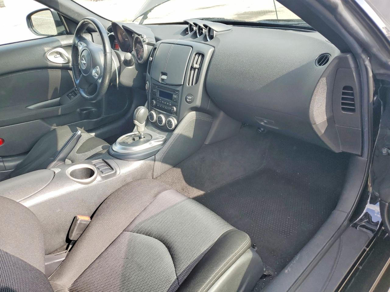 2015 NISSAN 370Z BASE photo 8