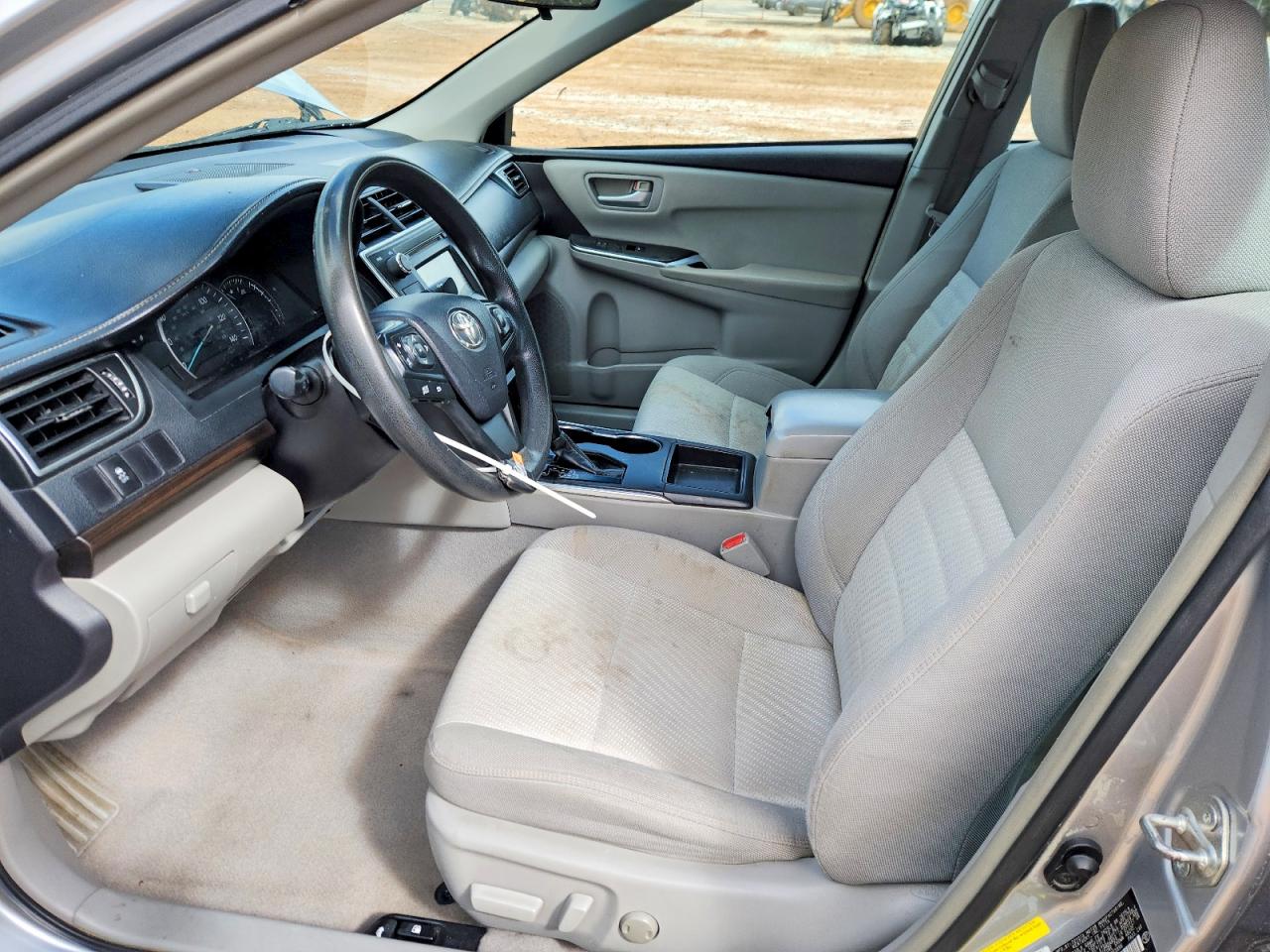 2015 TOYOTA CAMRY LE photo 13