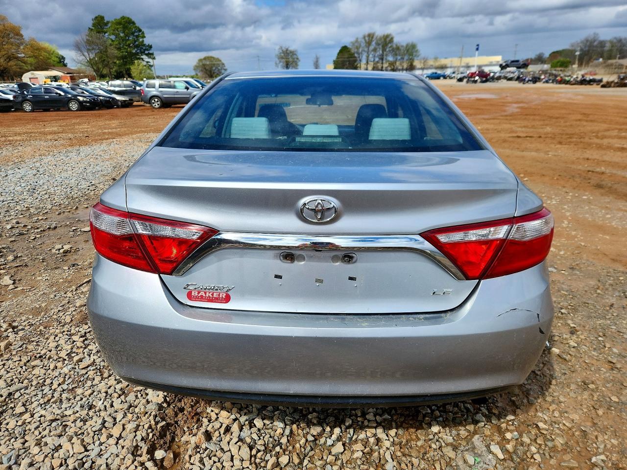 2015 TOYOTA CAMRY LE photo 11