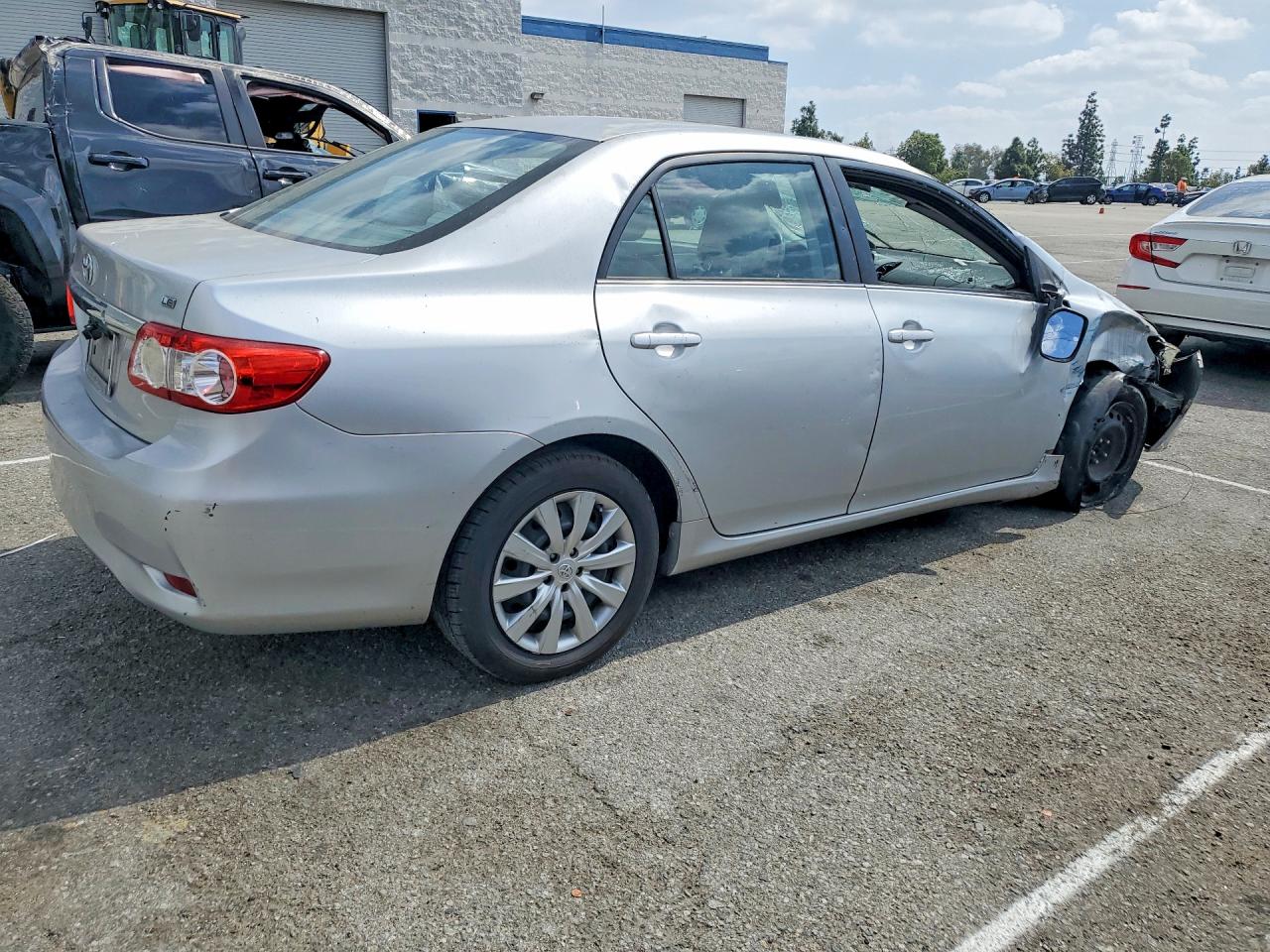 2013 TOYOTA COROLLA LE photo 5