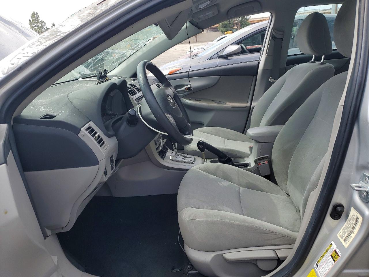 2013 TOYOTA COROLLA LE photo 13