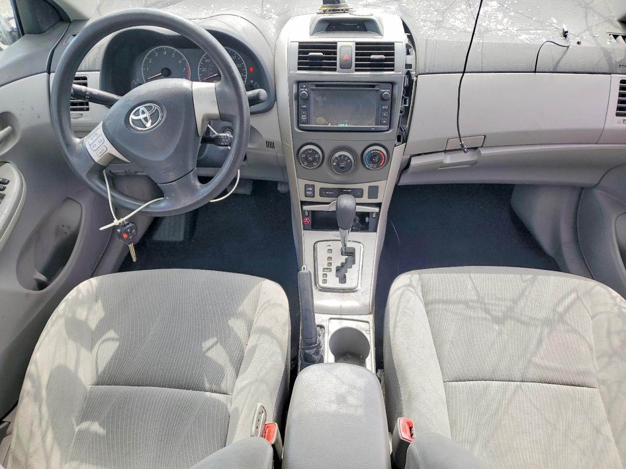 2013 TOYOTA COROLLA LE photo 15