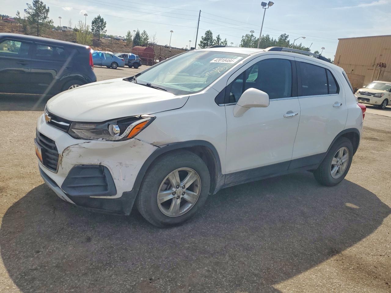 2019 CHEVROLET TRAX 1LT photo 2