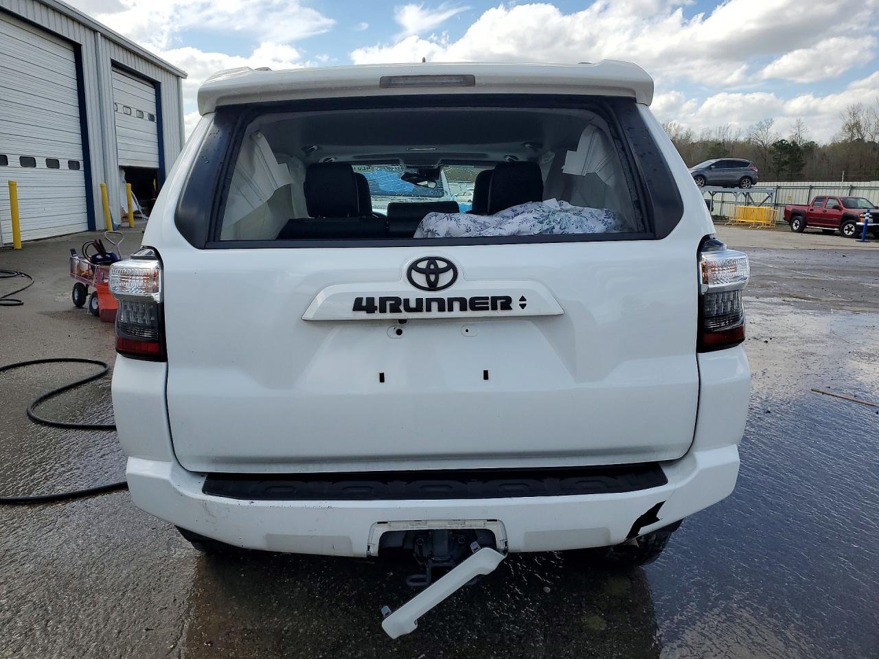2022 TOYOTA 4RUNNER SR5 PREMIUM photo 6