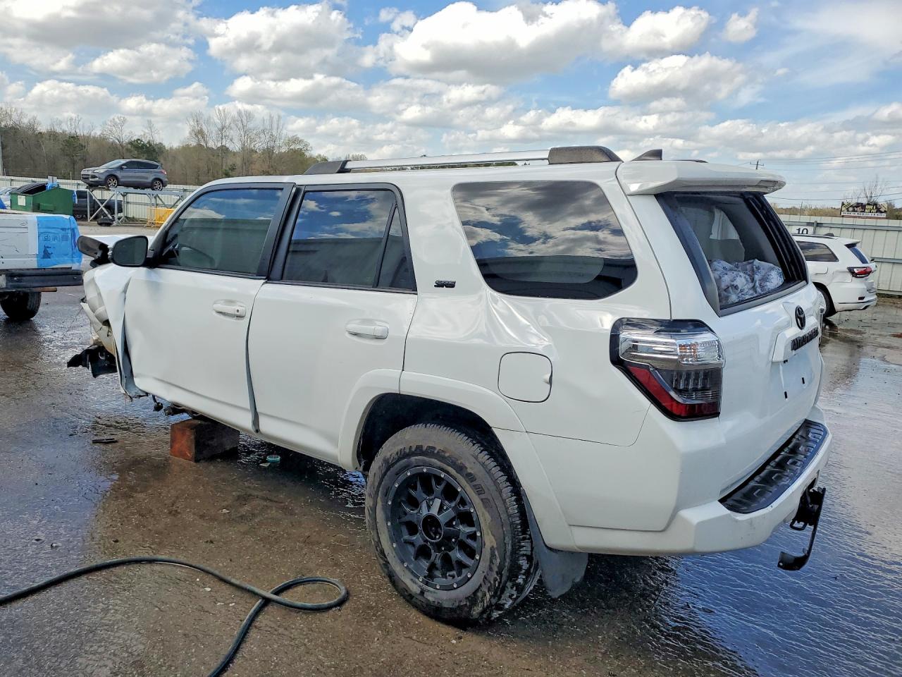 2022 TOYOTA 4RUNNER SR5 PREMIUM photo 2