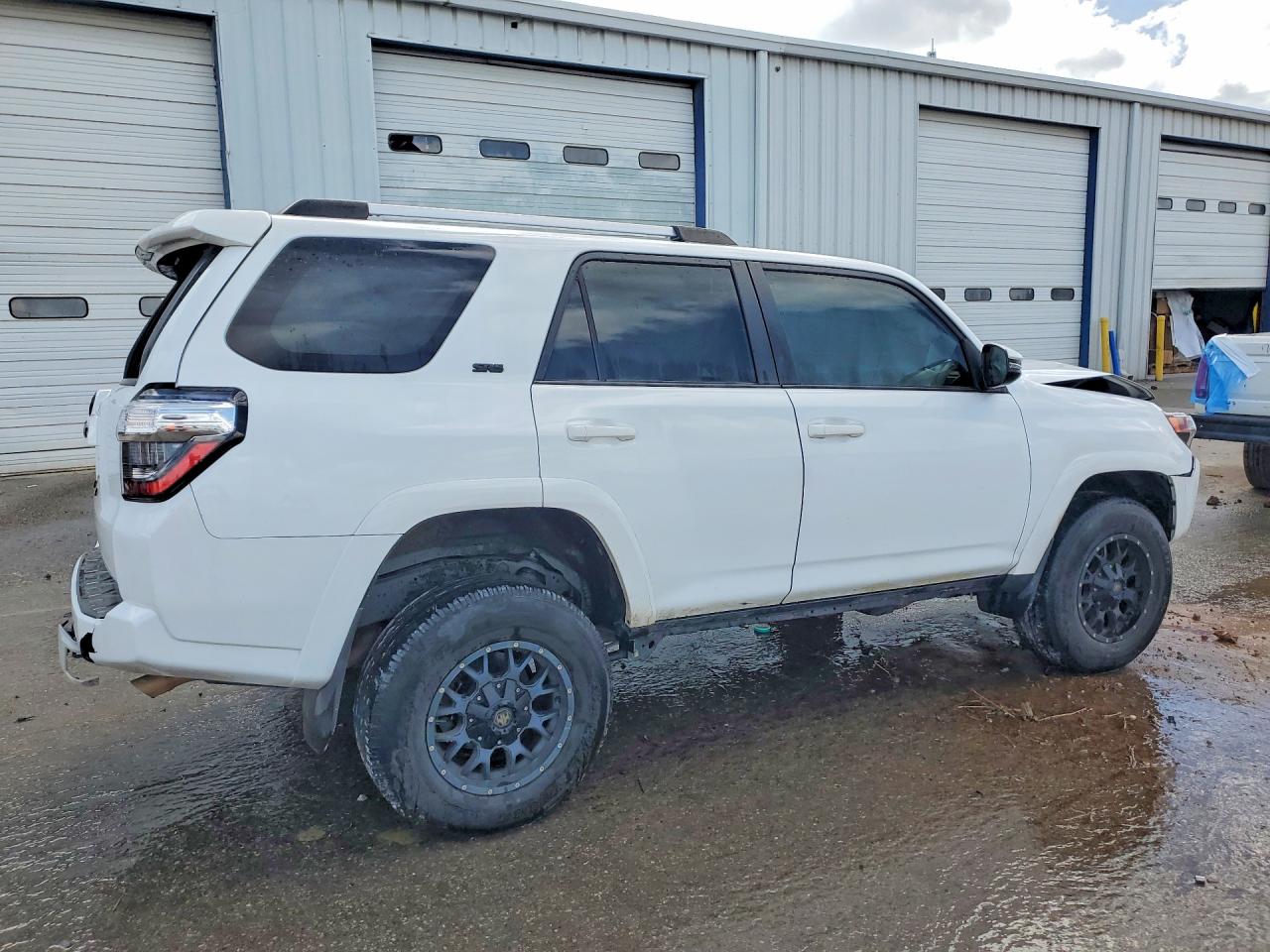 2022 TOYOTA 4RUNNER SR5 PREMIUM photo 3