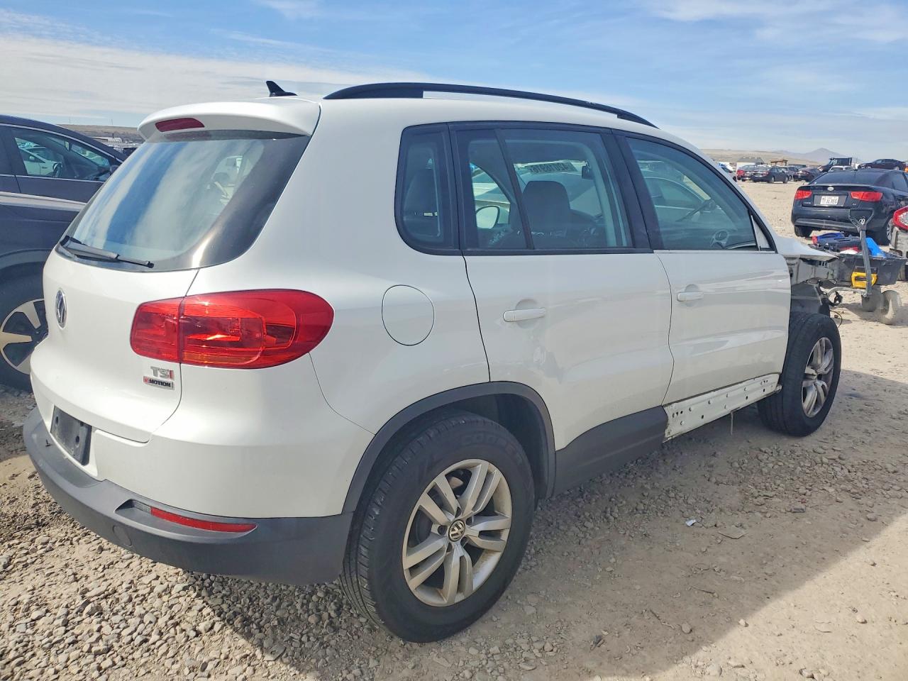 2017 VOLKSWAGEN TIGUAN S photo 5