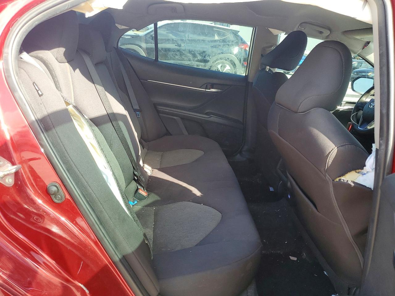 2020 TOYOTA CAMRY LE photo 28