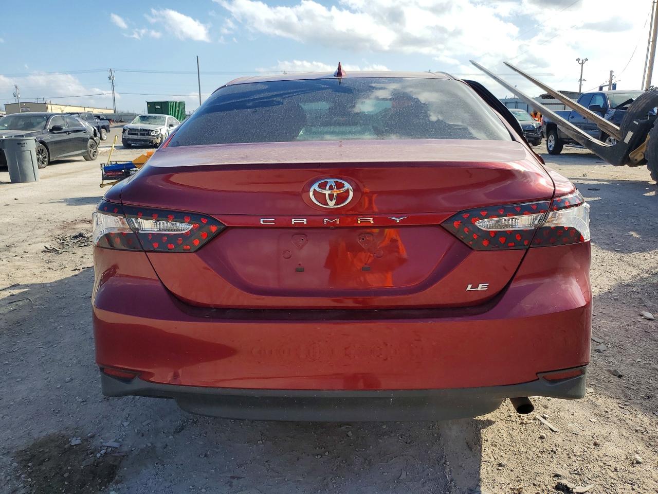 2020 TOYOTA CAMRY LE photo 16