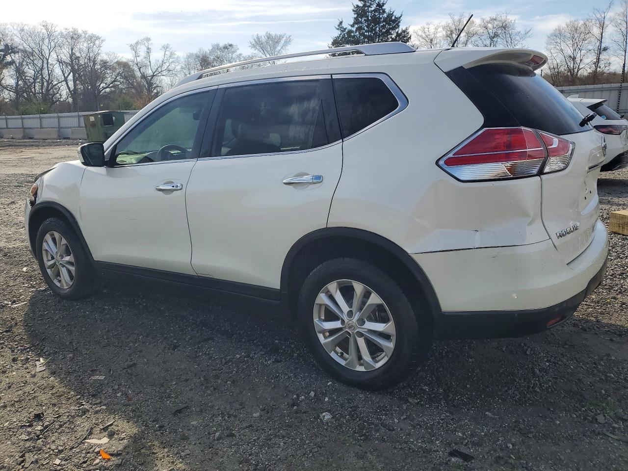 2016 NISSAN ROGUE SV photo 2
