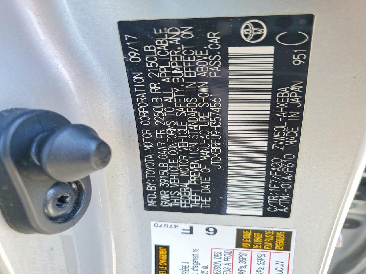2017 TOYOTA PRIUS ONE photo 12