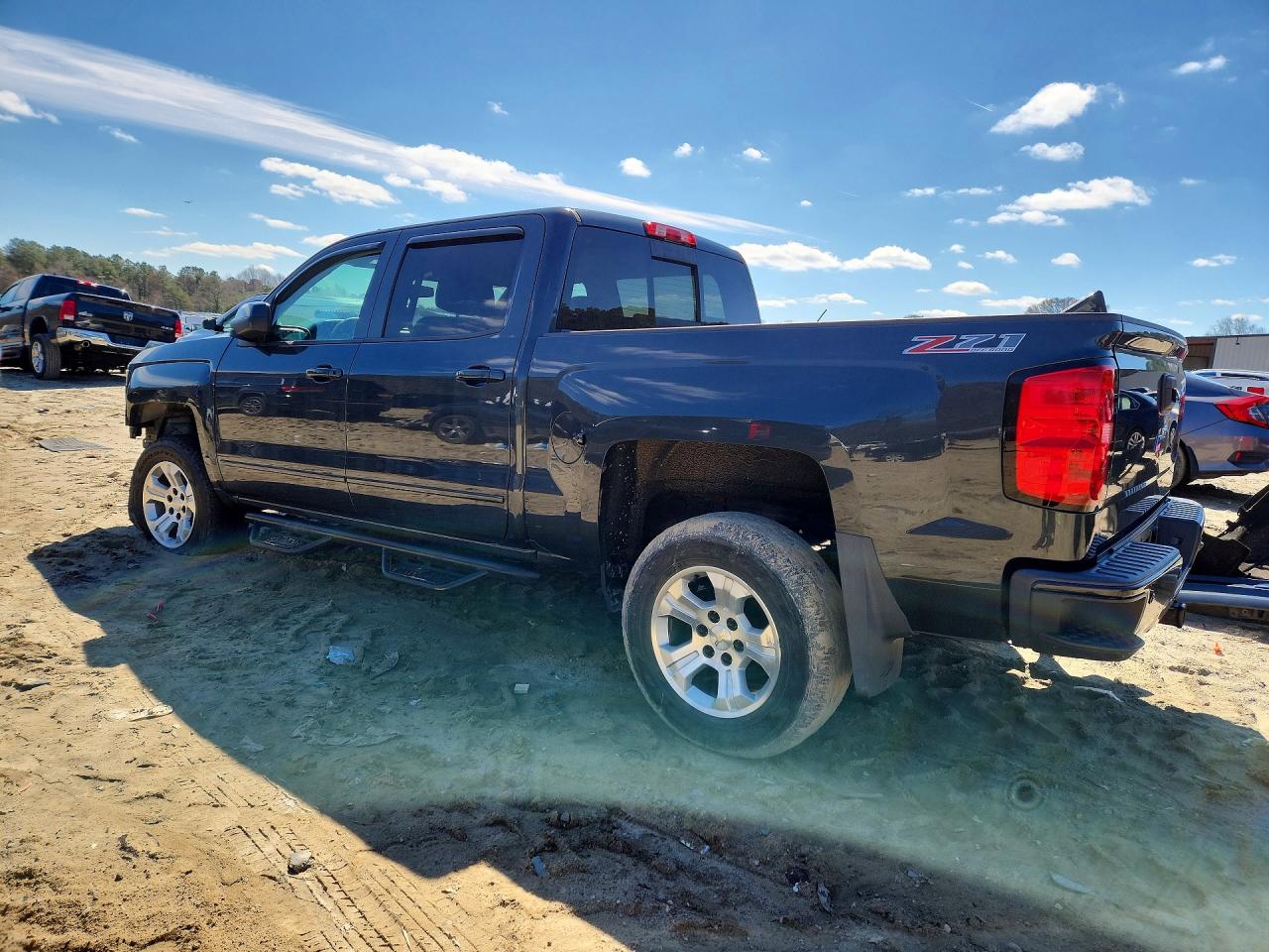 2017 CHEVROLET SILVERADO K1500 LT photo 3
