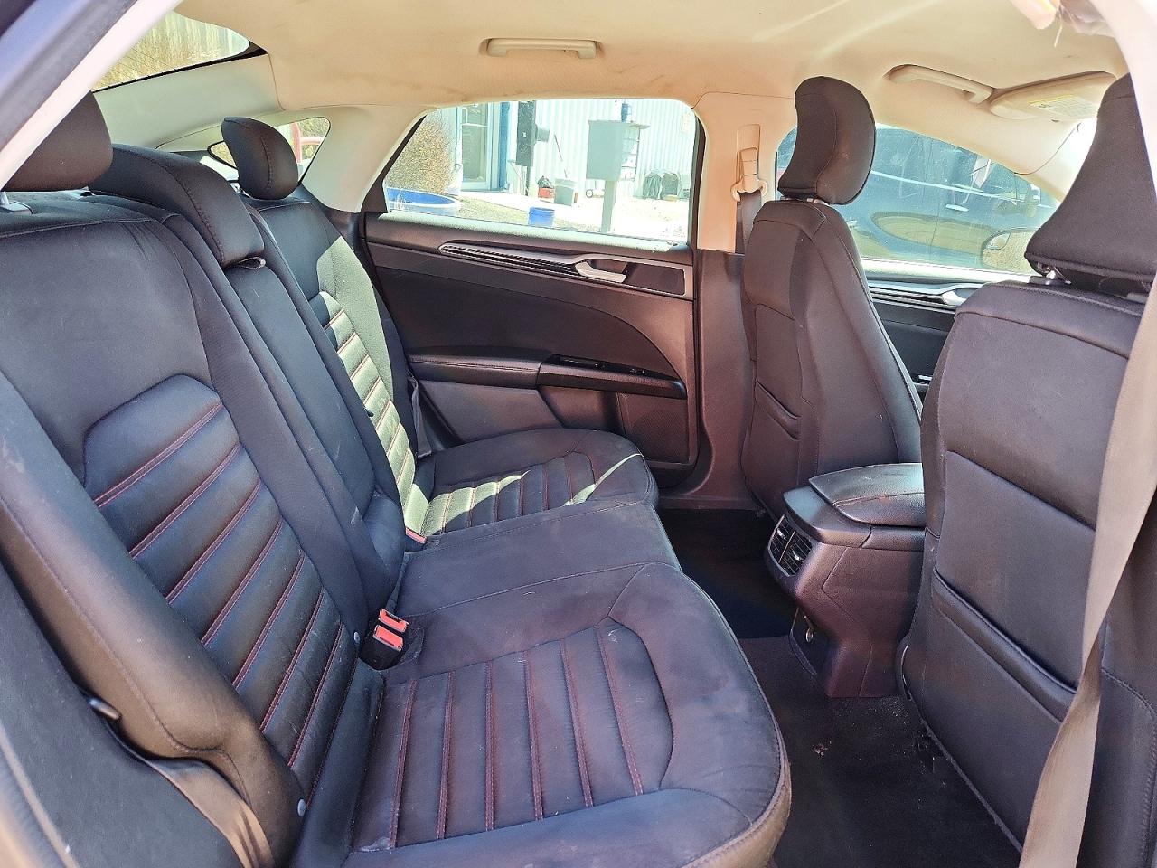 2015 FORD FUSION SE photo 28