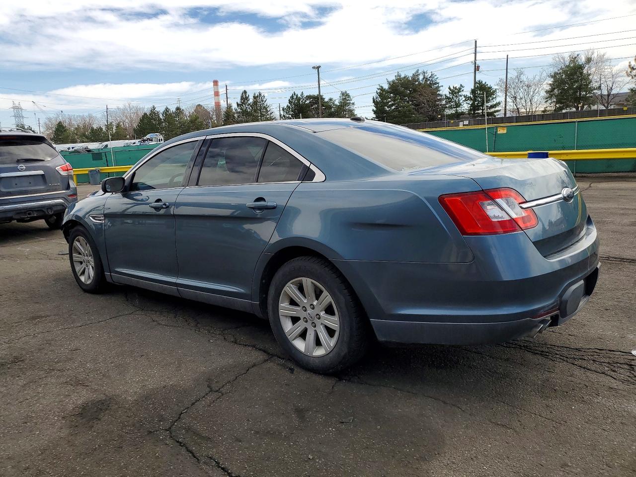 2010 FORD TAURUS SE photo 3