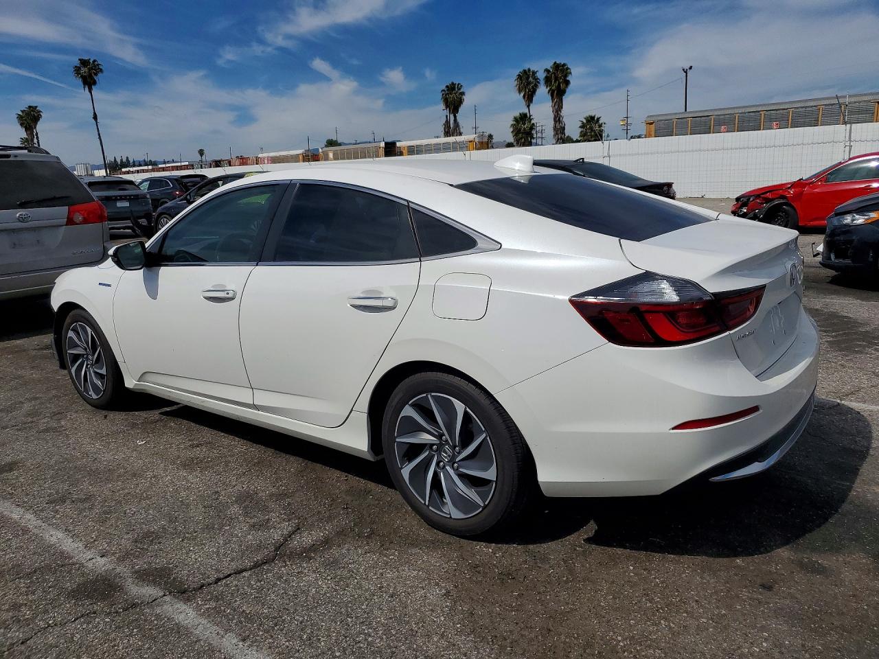2019 HONDA INSIGHT TOURING photo 3