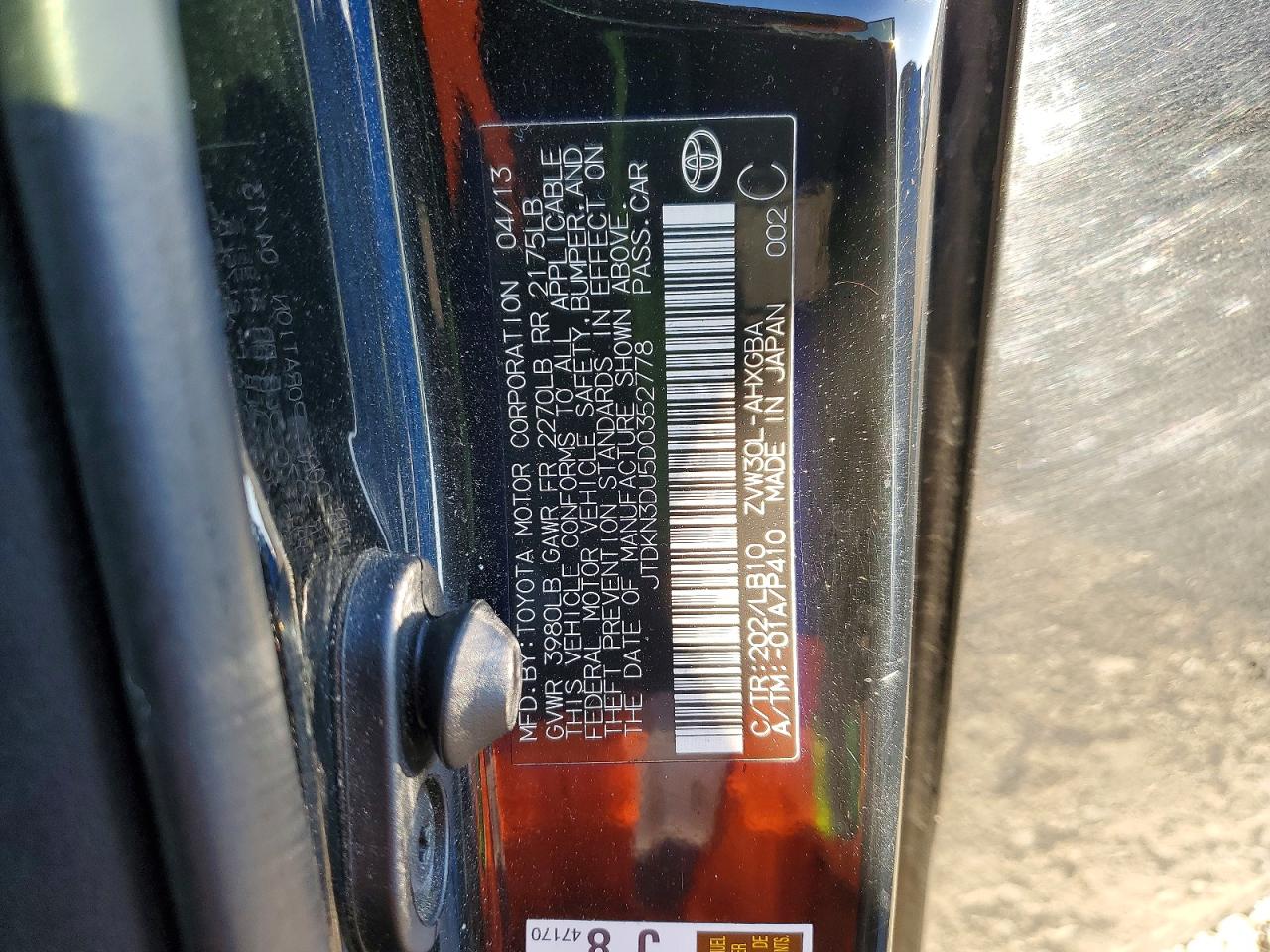 2013 TOYOTA PRIUS FOUR photo 23