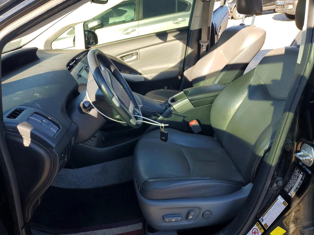 2013 TOYOTA PRIUS FOUR photo 13