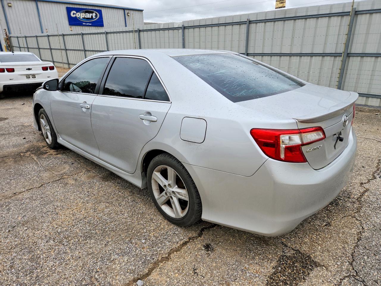 2014 TOYOTA CAMRY SE photo 3