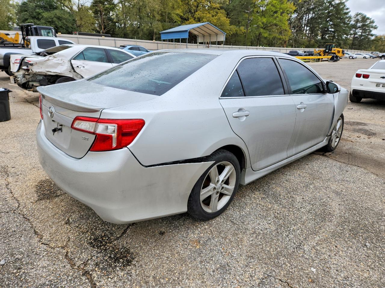2014 TOYOTA CAMRY SE photo 5