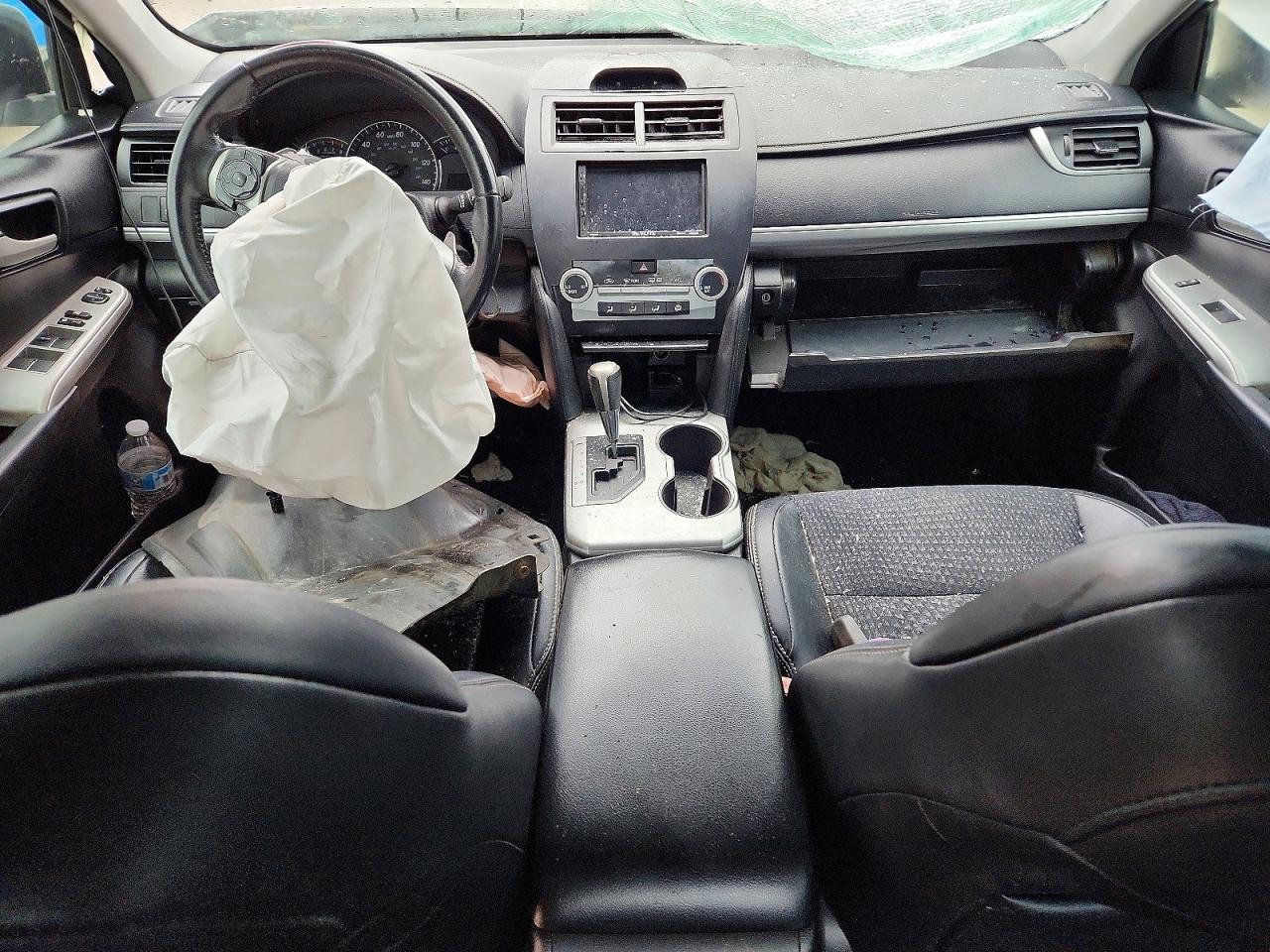 2014 TOYOTA CAMRY SE photo 15