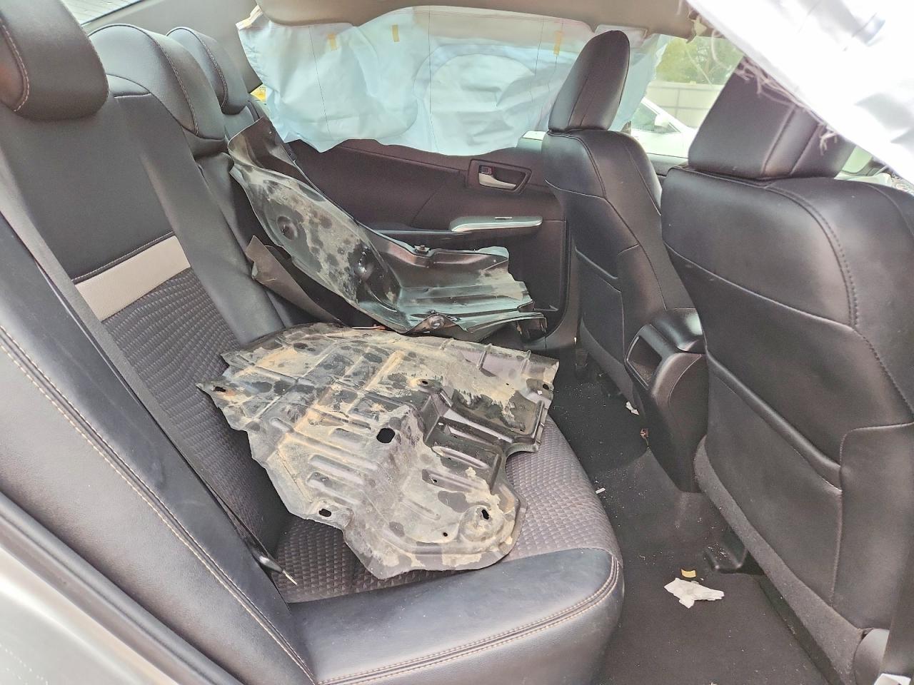 2014 TOYOTA CAMRY SE photo 19
