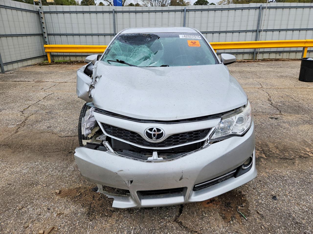 2014 TOYOTA CAMRY SE photo 9