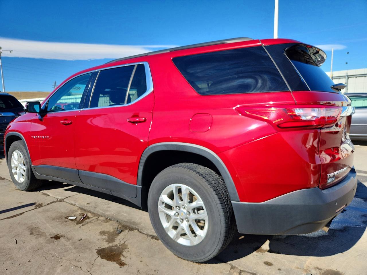 2019 CHEVROLET TRAVERSE LT photo 2