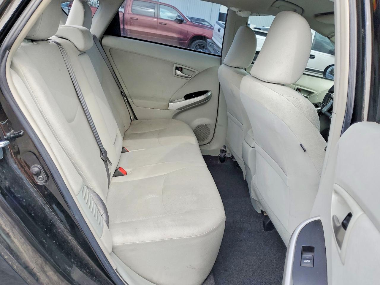 2014 TOYOTA PRIUS THREE photo 19