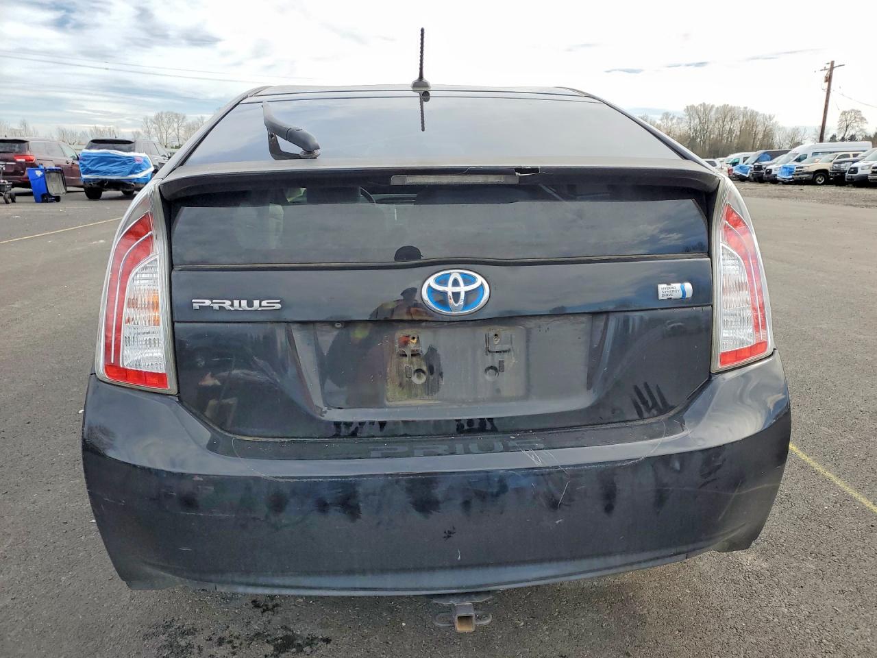 2014 TOYOTA PRIUS THREE photo 11