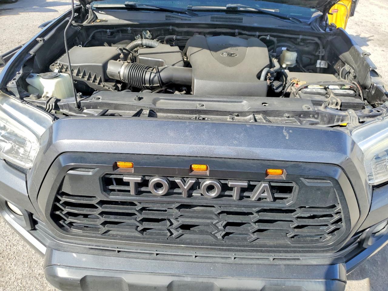 2017 TOYOTA TACOMA SR5 V6 photo 11