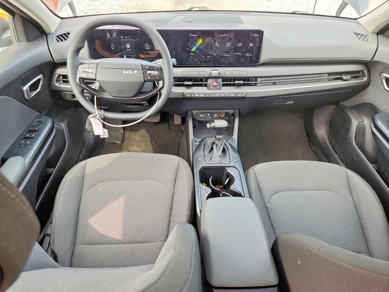 2025 KIA K4 LX photo 8